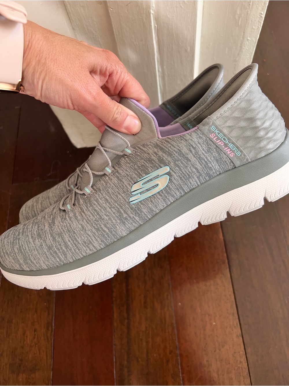 Womens Size 12 Slip on Skechers Tennis Shoe